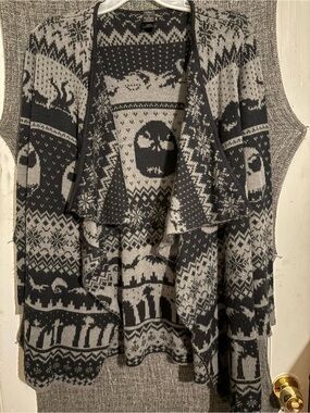 Open-Front Gray Patterned Knit Vest with Draped Collar